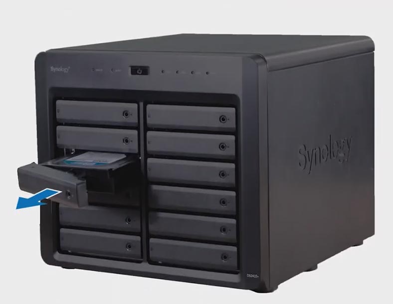 إزالة محركات الأقراص من +Synology NAS DS2422 إزالة محركات الأقراص من +Synology NAS DS2422